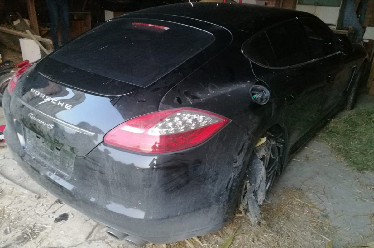 Skradzione porsche policjanci odnaleźli w stodole