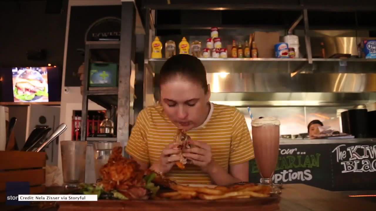 Dziewczyna z Nowej Zelandii zjadła burgera giganta i ustanowiła nowy rekord