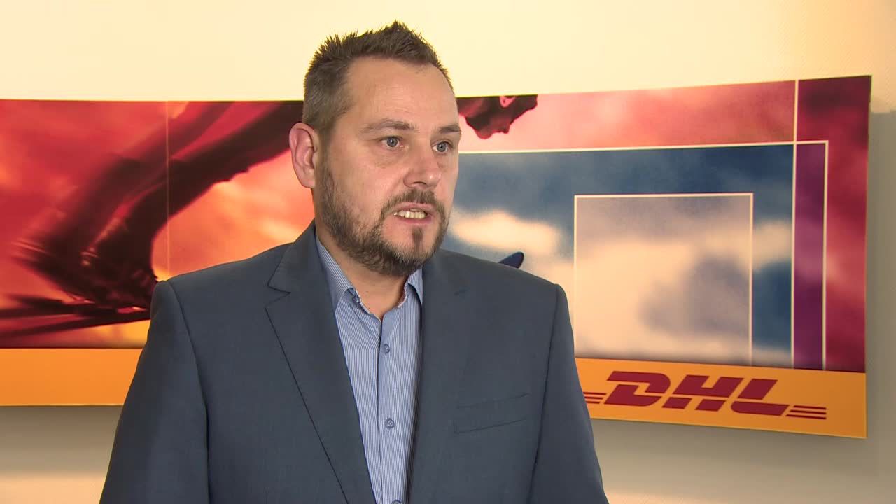 DHL ułatwia Polakom wyjazd na ferie zimowe. Dzięki usłudze “Ferie bez zbędnego bagażu” transport nart i walizek przestaje być problemem