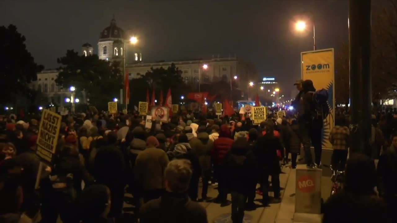 Wielotysięczny protest na ulicach Wiednia. Demonstracja przeciwko prawicowej partii FPO