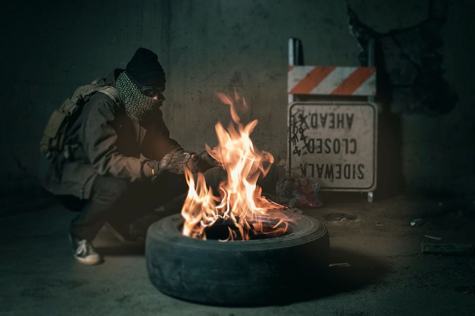 Policjant i strażak uchronili mężczyznę przed zamarznięciem.