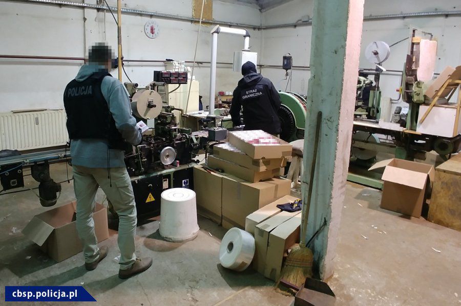 Zatrzymanie byłego wicepremiera w sprawie nielegalnych papierosów: Skarb Państwa stracił 14 mln złotych”