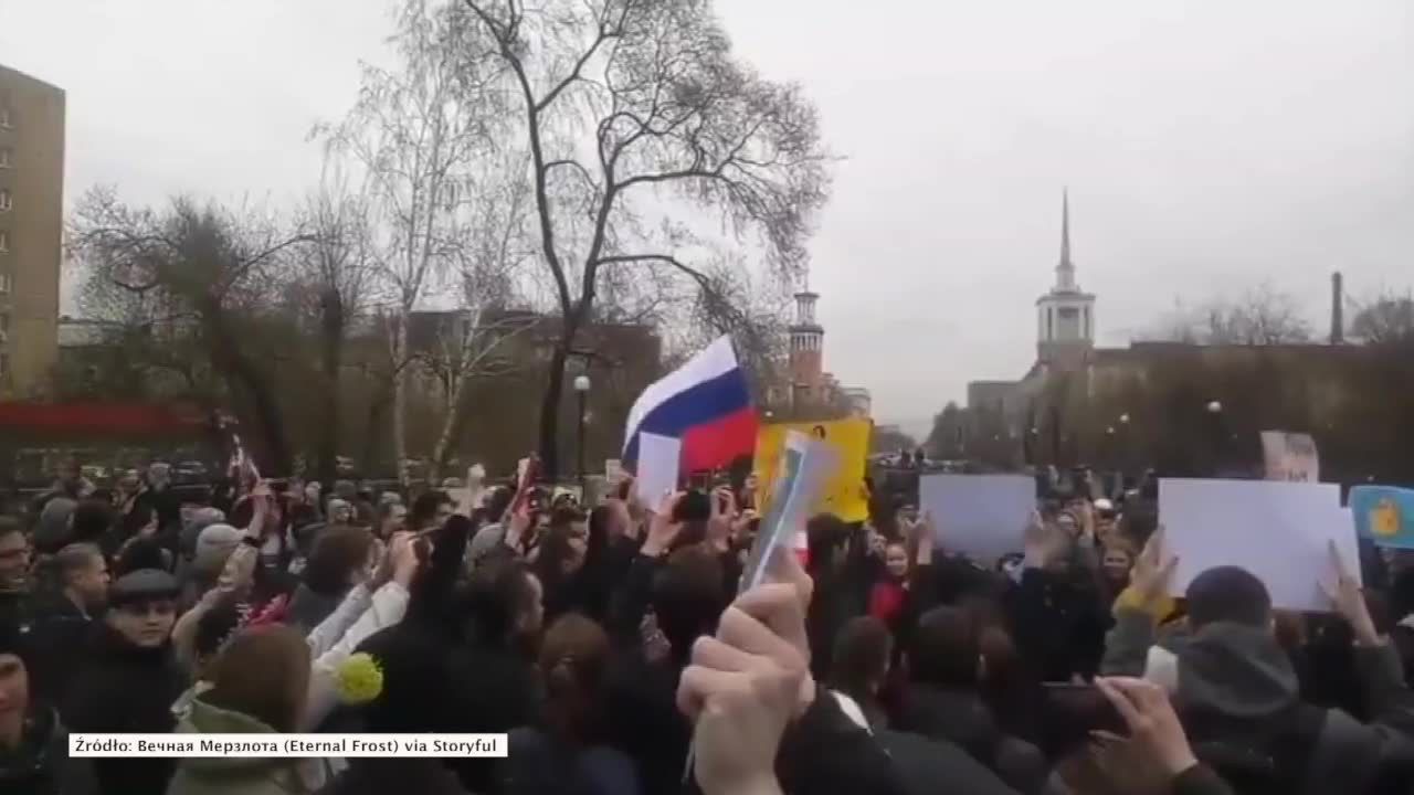 Rosjanie protestują przeciwko Putinowi