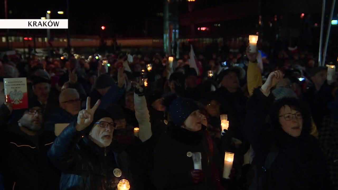 “Łańcuch światła” w Gdańsku, Krakowie i Łodzi. Protesty przeciwko reformie SN i KRS