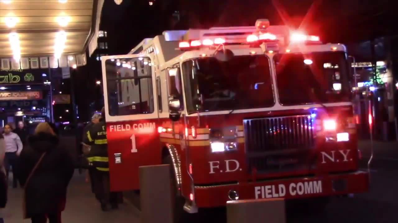 Ewakuacja budynku na Times Square. Przyczyną pożar sąsiadującego garażu