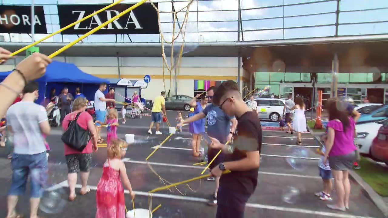 Każdy mógł poczuć się jak dziecko. Na warszawskim Targówku odbył się Ogólnopolski Festiwal Baniek Mydlanyc