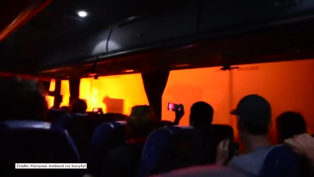 Autobus przejechał przez pożar szalejący na Korsyce. Pasażerowie filmowali cały czas