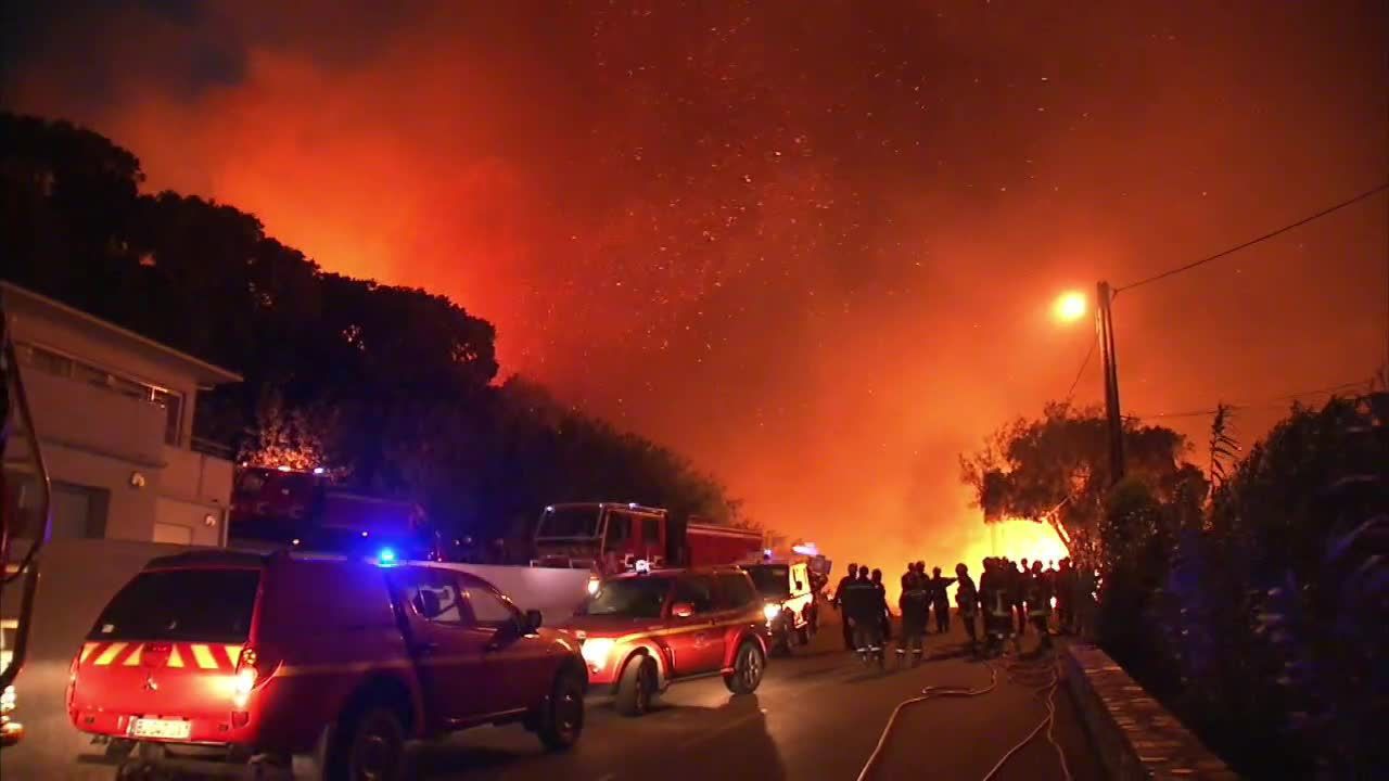 Potężny pożar lasów na Korsyce