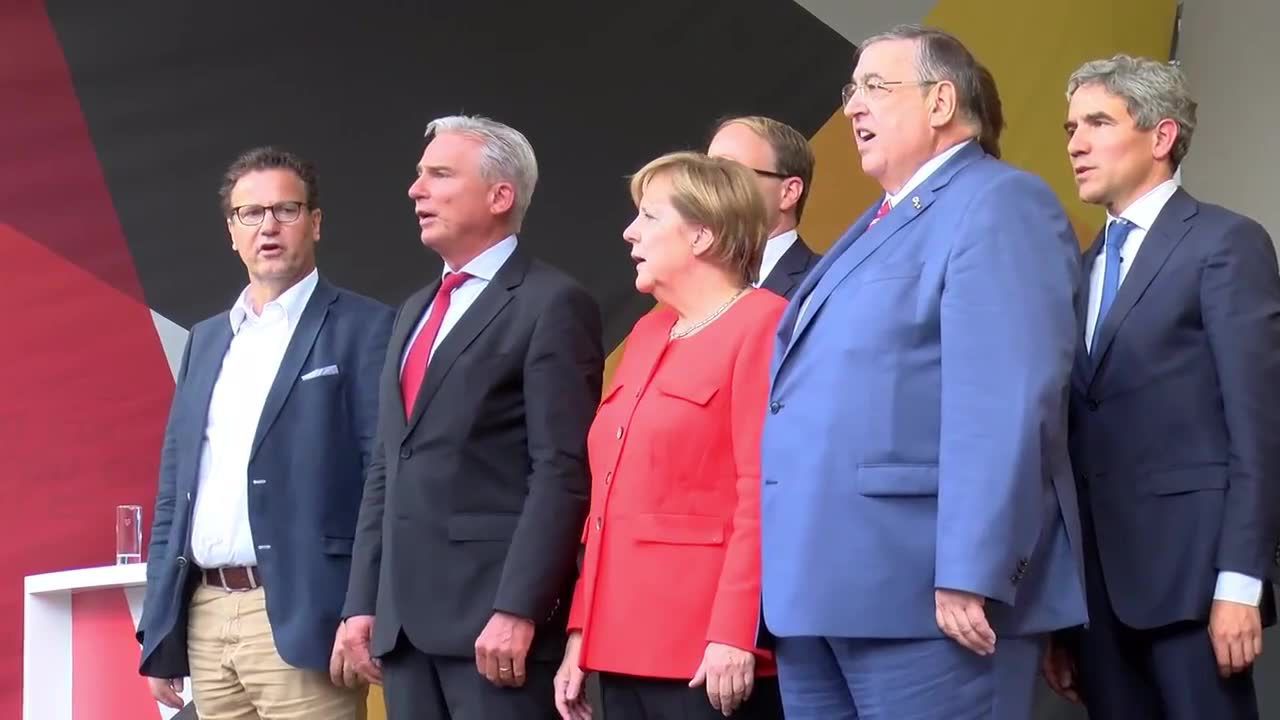 Merkel obrzucona pomidorami na wiecu wyborczym