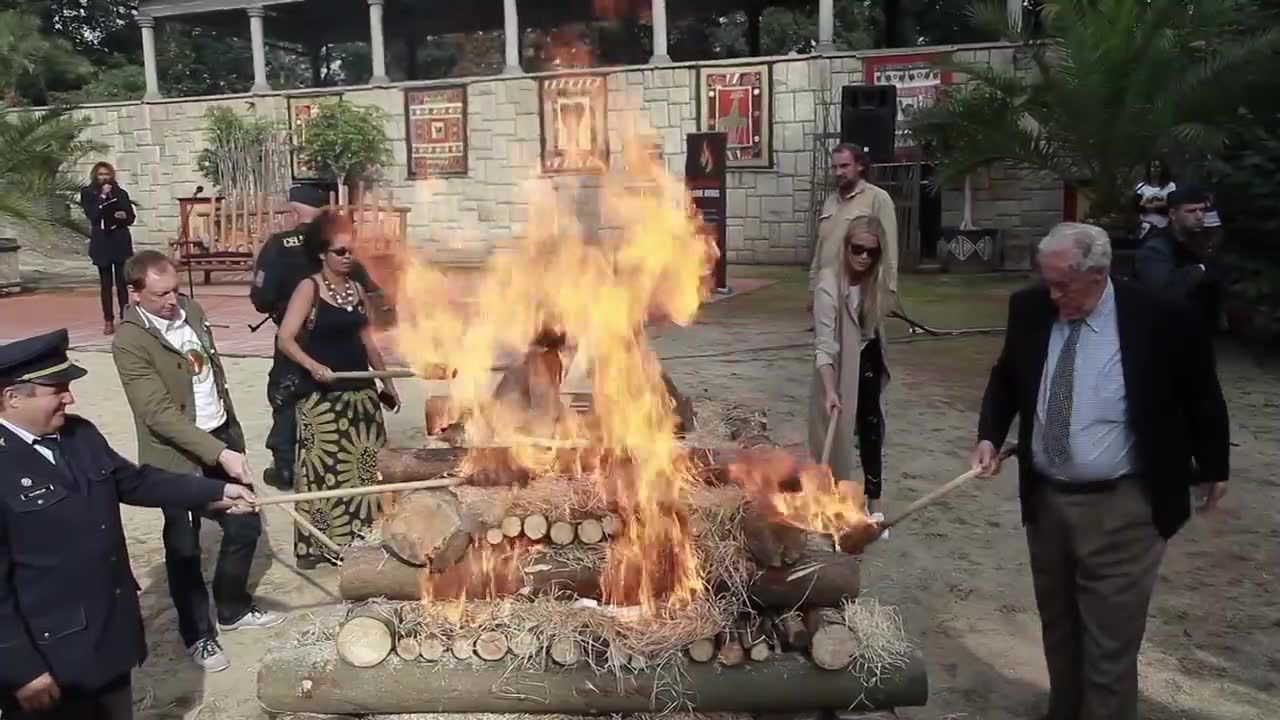 Czesi na znak protestu przeciwko kłusownictwu spalili rogi nosorożca warte dwa miliony dolarów