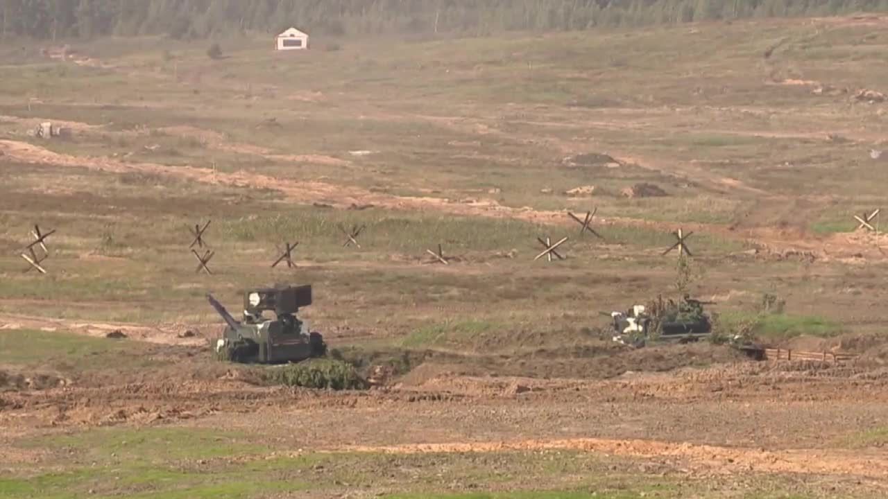 W akcji myśliwce, bombowce, czołgi oraz systemy rakietowe. Drugi dzień manewrów Zapad 2017