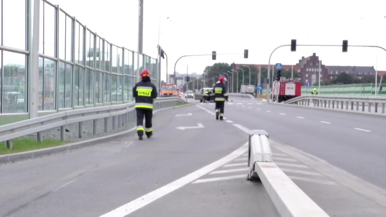 Wypadek w Malborku. Siła uderzenia była tak duża, że z auta wypadł silnik