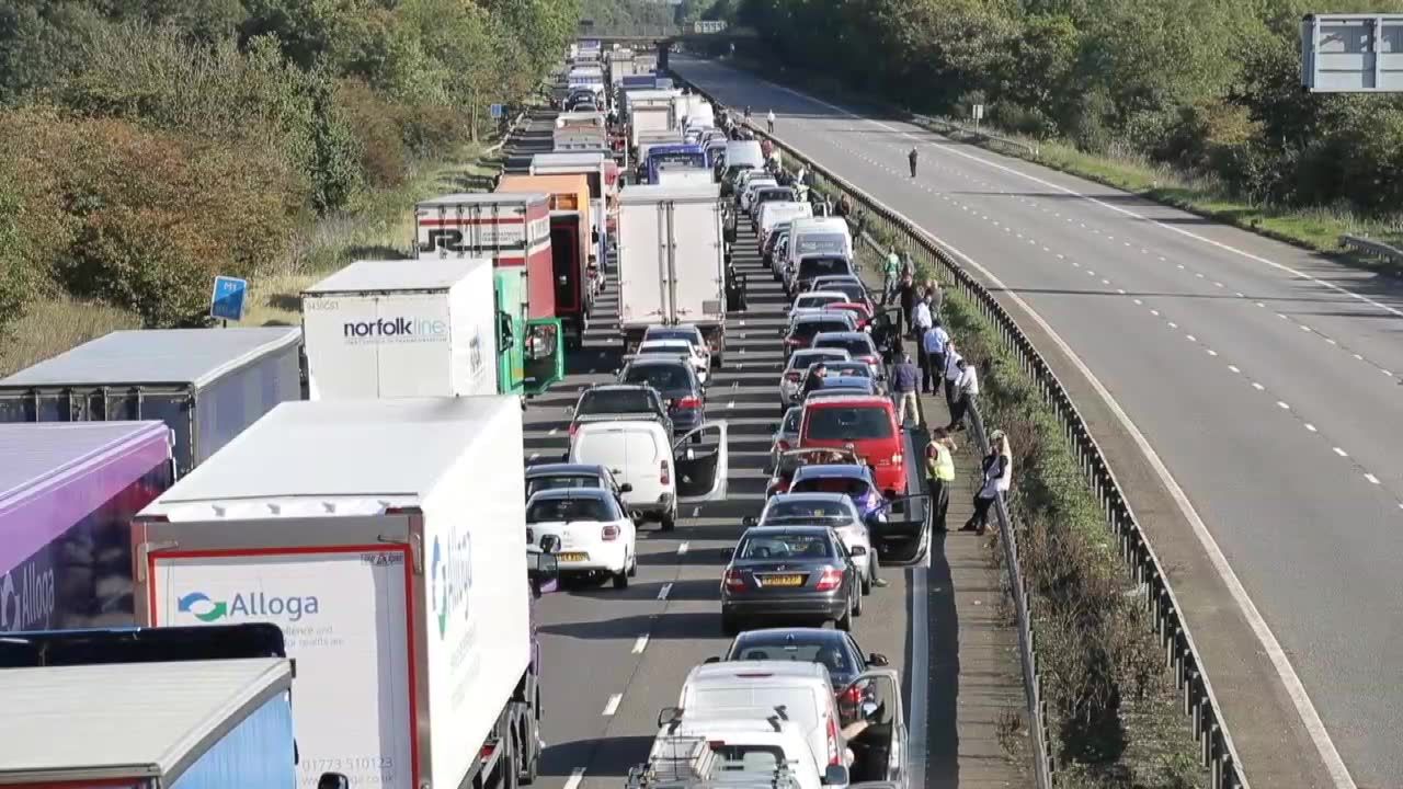 Wielka Brytania: zamknięto autostradę na dziewięć godzin. Przez podejrzany pakunek.