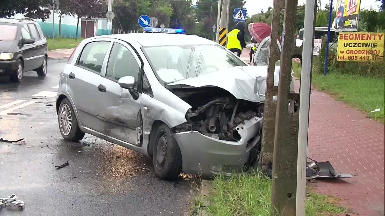 Pijany kierowca spowodował wypadek i uciekł. Ranna została matka i dwuletnie dziecko