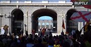 Paraliż komunikacyjny w Madrycie. Skrajnie prawicowa partia Vox zorganizowała protest samochodowy przeciwko obostrzeniom