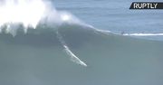 Gigantyczne fale w Nazare przyciągnęły tłumy surferów