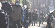 Ogromne kolejki do punktów wymazowych w Liverpoolu. Chcą przebadać całą populację miasta