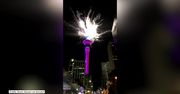 Fajerwerki wystrzeliły ze Sky Tower w Auckland. Nowa Zelandia powitała 2021 rok