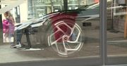 Najdroższy samochód świata znalazł się na wystawie świątecznej. Czarny Bugatti kosztuje 17 mln euro