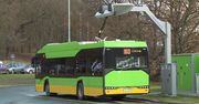 Miejskie autobusy w Poznaniu jeszcze przyjaźniejsze środowisku. Na dachach montowane są panele słoneczne