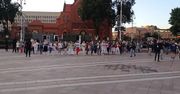 Milicja otoczyła kobiety, które utworzyły “łańcuch solidarności”. Kolejne aresztowania w Mińsku