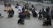 Potężna powódź w Pakistanie zbiera śmiertelne żniwo. W jej wyniku życie straciło już co najmniej 30 osób