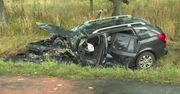 Czołowe zderzenie dwóch samochodów w Wielkopolsce. Siedem osób zostało rannych
