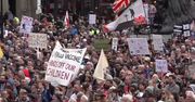 Tysiące ludzi na Trafalgar Square. Brytyjczycy protestują przeciwko nowym obostrzeniom