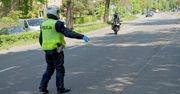 W aucie na środku skrzyżowania w Gdańsku znaleźli śpiącego policjanta. “Miał 2,2 promila”