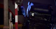 Tir wjechał pod pociąg na strzeżonym przejeździe kolejowym pod Łodzią