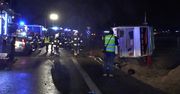 „Tragiczna sytuacja”. Jedna osoba nie żyje, ponad 20 trafiło do szpitali po wypadku autobusu na Dolnym Śląsku