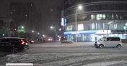 W Tokio nie było takich opadów od czterech lat. Mieszkaniec nagrał film pokazujący miasto podczas śnieżycy