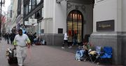 “Odsprzedając je można zarobić nawet 800 dolarów”. Setki osób czekają w kolejce na premierę Levi’s x Air Jordan 4