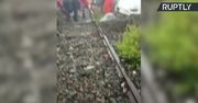 Ratownicy docierają do ofiar zawalonego wiaduktu w Genui