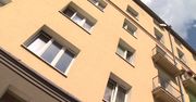 Policjanci wynieśli kobietę z płonącego mieszkania