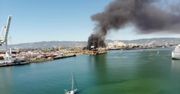 Pożar złomowiska w Oakland. Dym widoczny z kilkunastu kilometrów