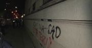 “Czas na sąd ostateczny”. Graffiti na elewacji Sejmu, policja wylegitymowała 15 osób