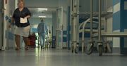 15-letni Dominik jechał na skuterze, metalowa linka rozpięta na drodze rozcięła mu szyję. Przeszedł operację