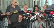 Protestujący: Marszałek Sejmu zakazał Kubie i Adrianowi wychodzenia na spacer