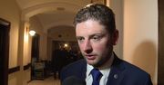 Bili pałkami, krępowali i razili paralizatorem. Sąd w Ostrowie Wielkopolskim skazał pięciu policjantów za znęcanie się nad aresztowanymi