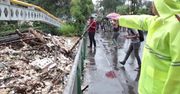 Rzeka śmieci płynie przez Indonezję. Wskutek powodzi zginęła co najmniej jedna osoba