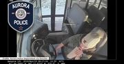 Piła piwo, wioząc dzieci do szkoły. Kierowca szkolnego autobusu aresztowana za narażenie życia uczniów