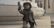 Nowy krasnal przed wrocławską Halą Stulecia. Ma promować czytelnictwo