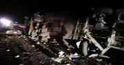 Autokar przewrócił się na bok na autostradzie w Meksyku. Zginęło 13 osób, a 50 jest rannych