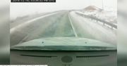 Zaśnieżona nawierzchnia autostrady przyczyną wypadku w Kansas. Ciężarówka ześlizgnęła się z jezdni i spadła na pobocze