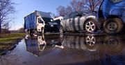 Auto dostawcze uderzyło w pięć pojazdów stojących na światłach. Kierowca był pijany