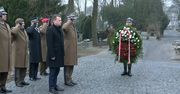 Szef MON złożył wieniec pod pomnikiem Żołnierzy Wyklętych na warszawskich Powązkach