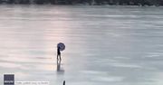 Chałupnicza wersja kite skatingu? Parasol niczym żagiel