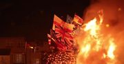 Zapłonął ogromny stos ozdobiony flagami Wielkiej Brytanii. Irlandczycy z Północy protestowali przeciwko brytyjskiej dominacji