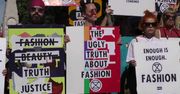 Protest ekologów przeciwko “ziemiobójstwu” podczas targów Fashion Week w Londynie
